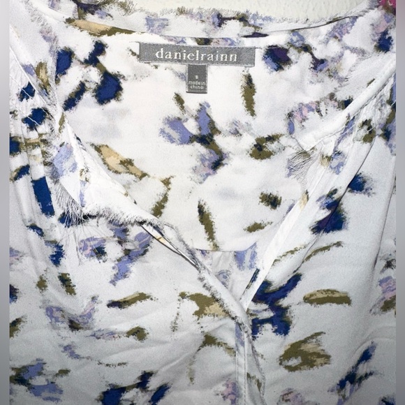 Daniel Rainn White Floral Cap-Sleeve Blouse with Blue Accents - Picture 2 of 3